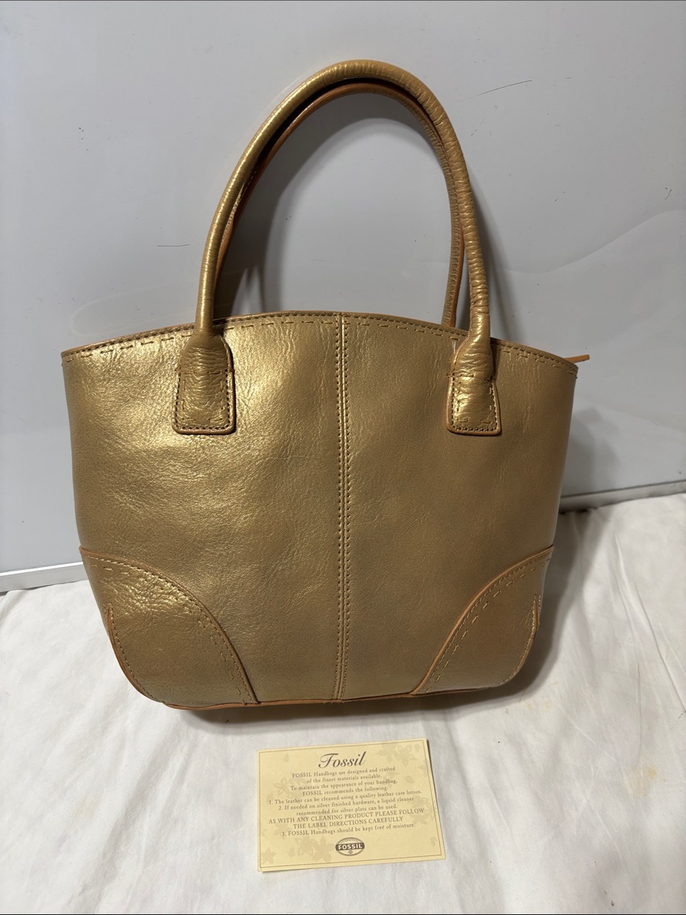 Fossil Leather gold satchel Handbag in Tan. Vintage and has never been worn
